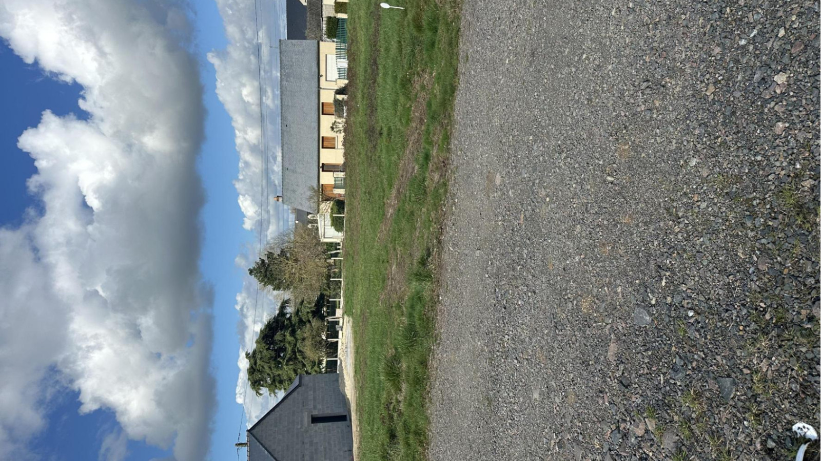 Terrain constructible de 416m2 à Candé