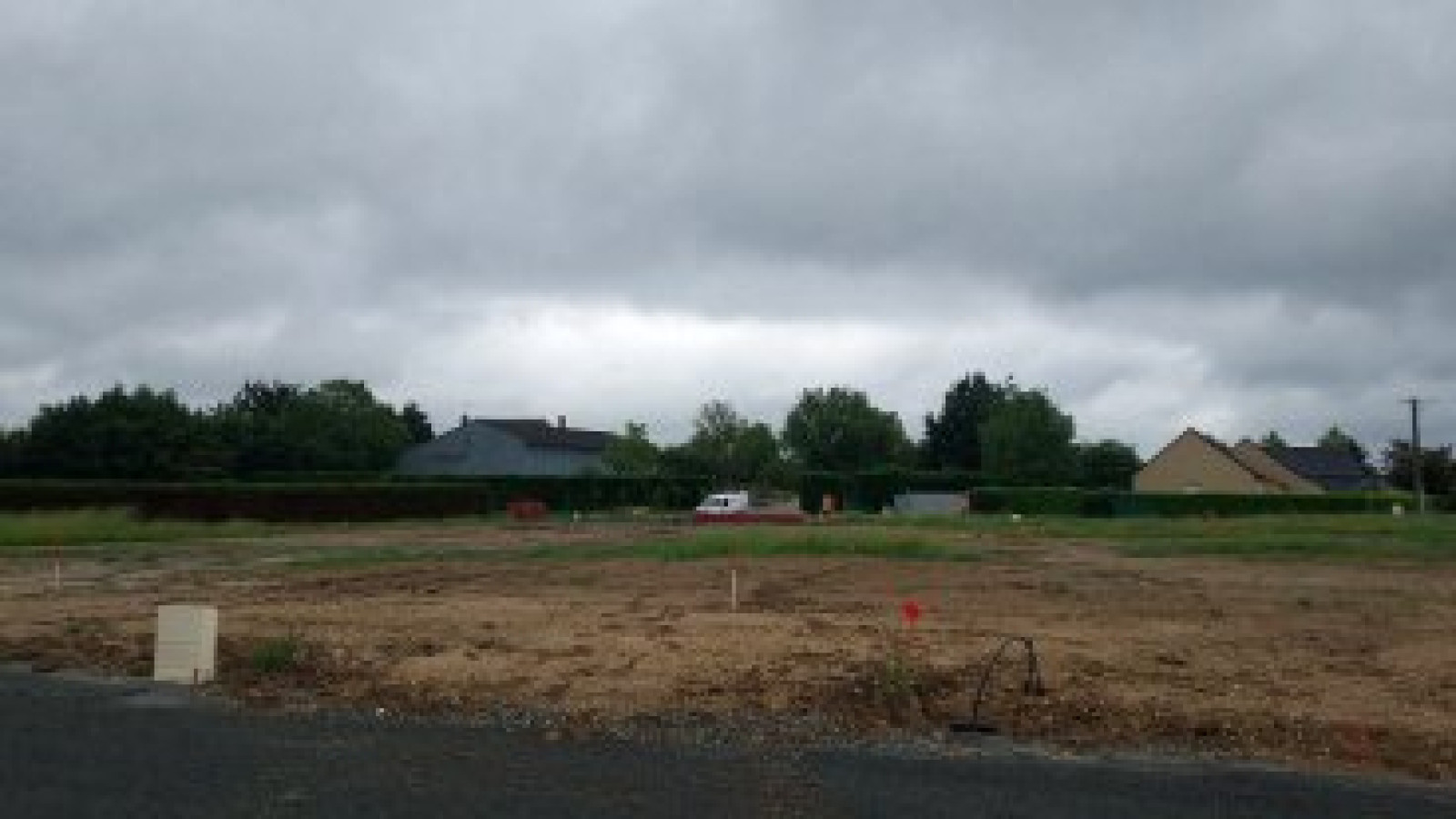 Terrain constructible de 632m2 à Sarrigné