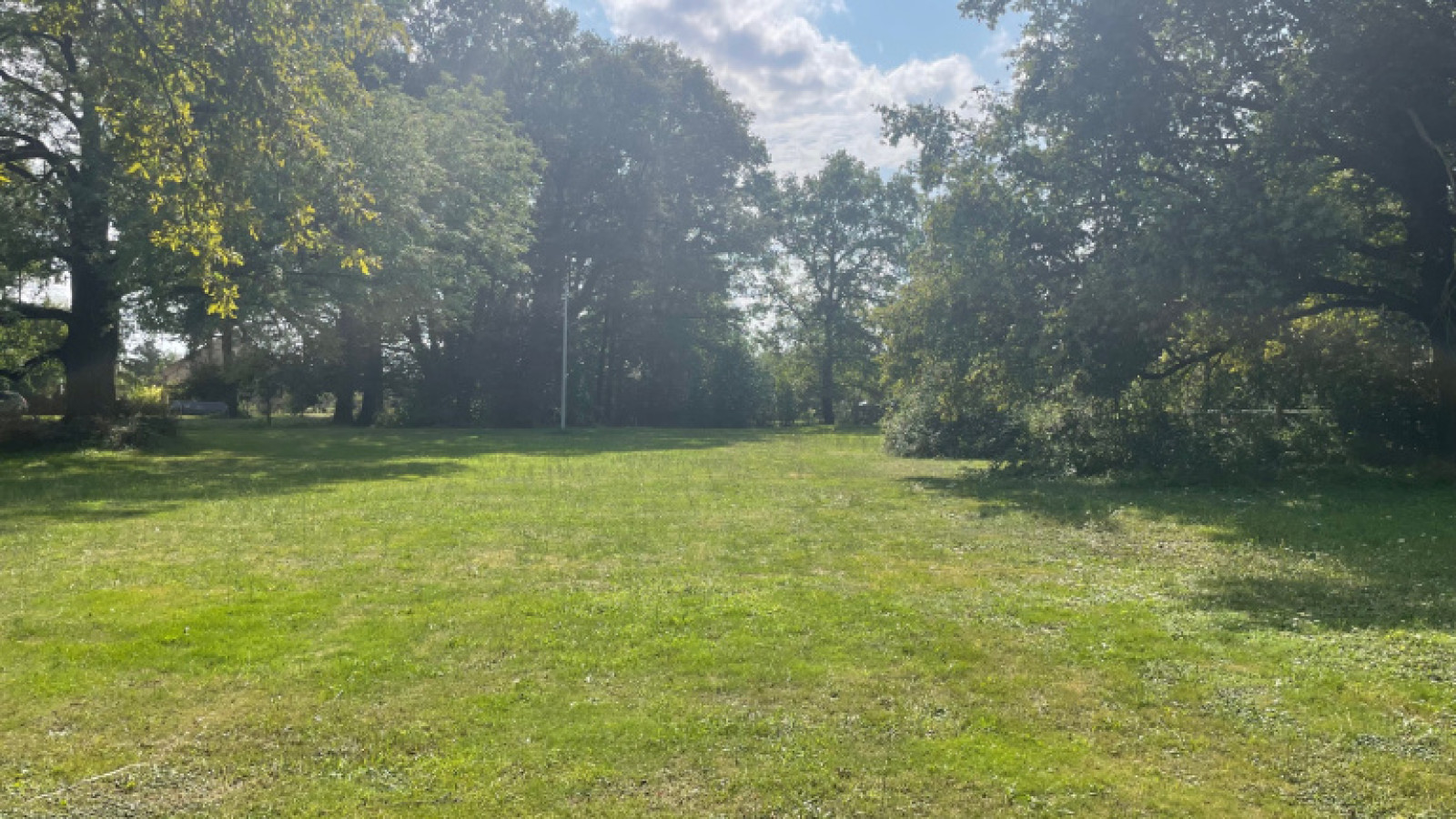 Terrain constructible de 1022m2 à Varennes-Changy