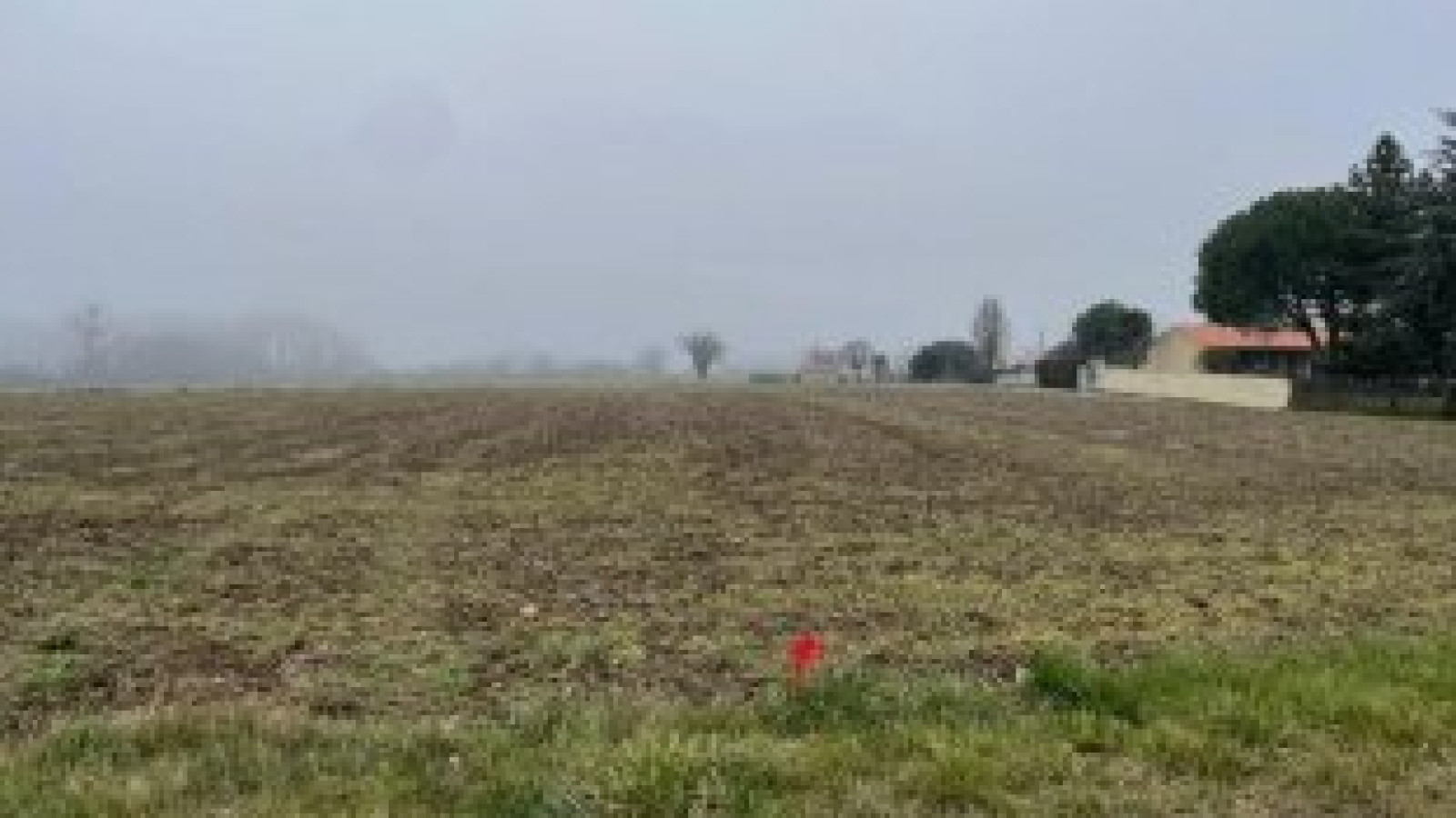 Terrain constructible de 984m2 à Leigné-les-Bois