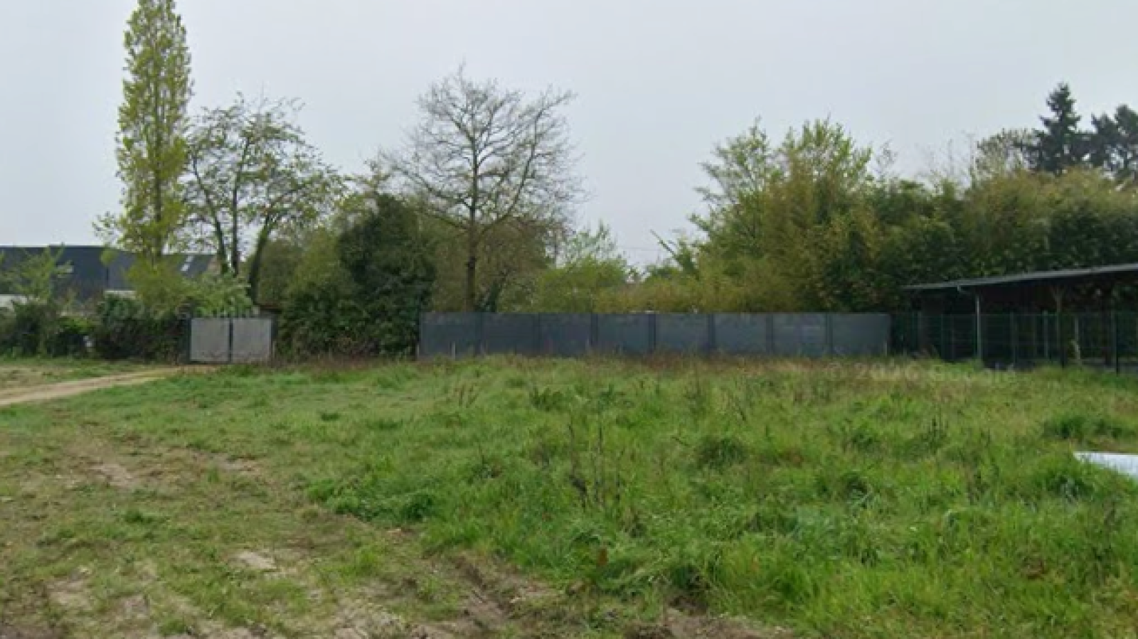 Terrain constructible de 732m2 à Orléans