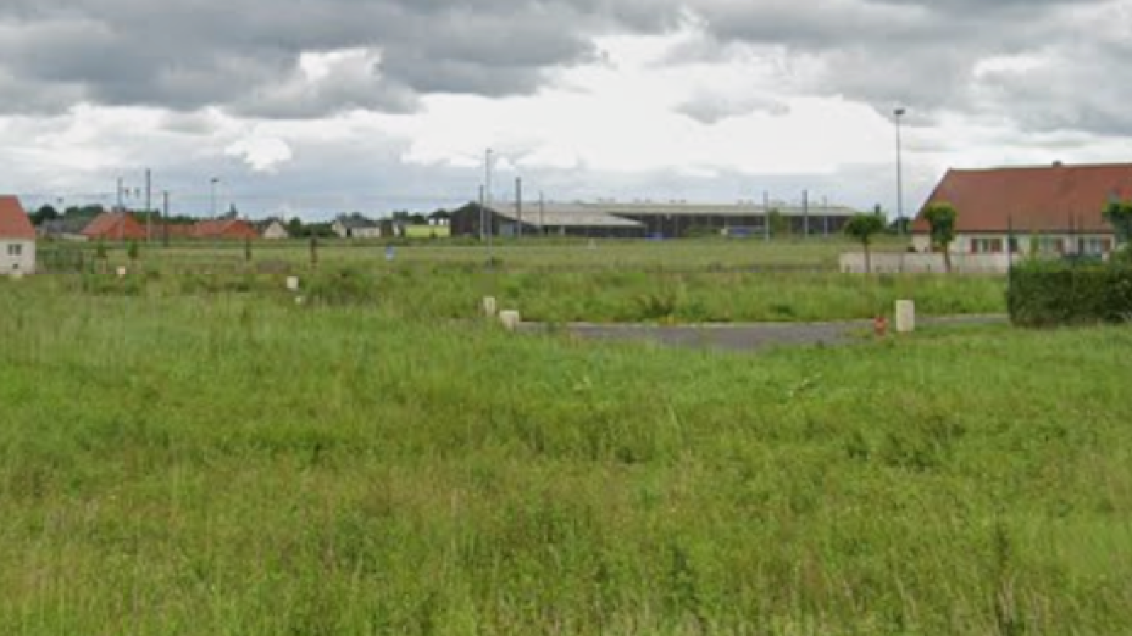 Terrain constructible de 721m2 à Baule