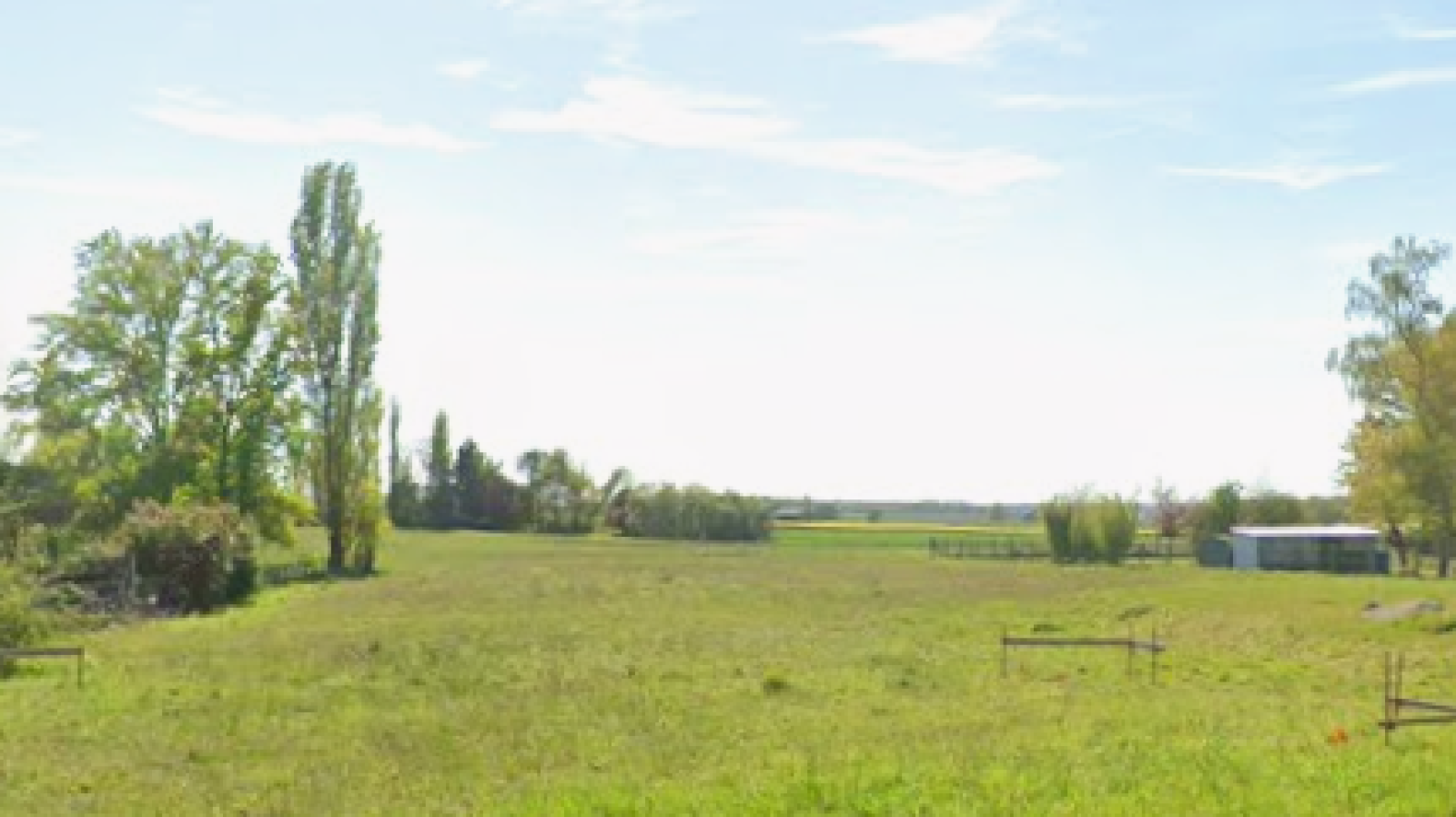 Terrain constructible de 1479m2 à Traînou