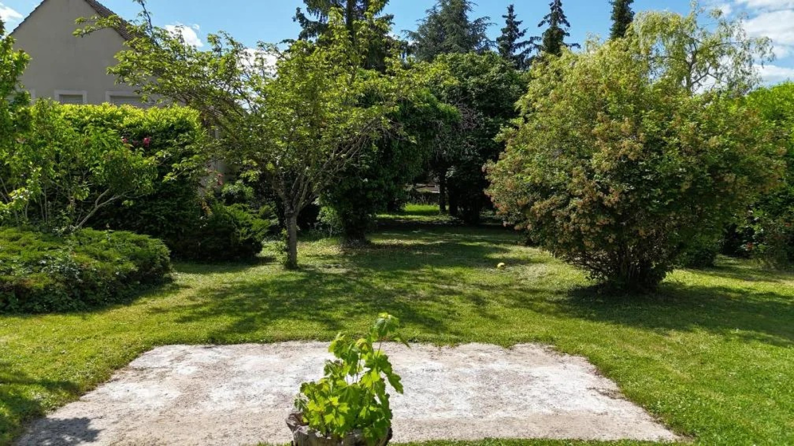 Terrain constructible de 791m2 à La Chaussée-d'Ivry
