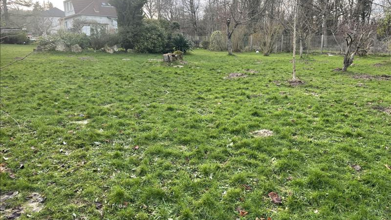 Terrain constructible de 1000m2 à Goupillières