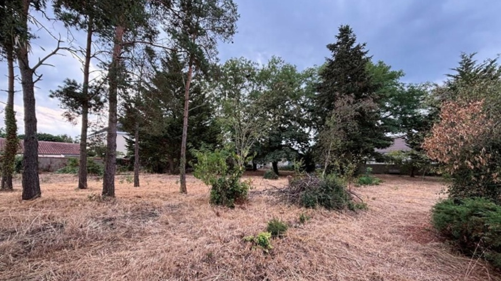 Terrain constructible de 2098m2 à Châtellerault