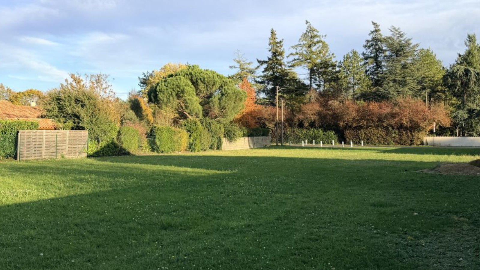 Terrain constructible de 2374m2 à Buxerolles