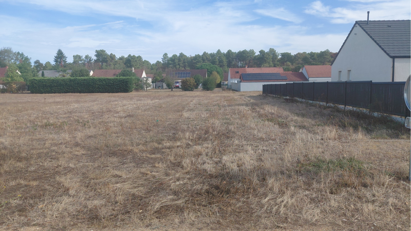 Terrain constructible de 562m2 à Toury