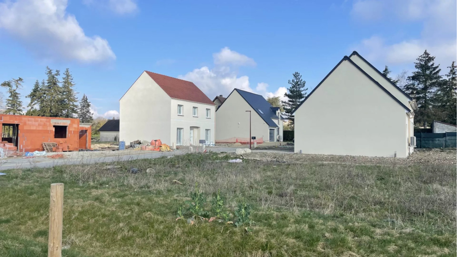 Terrain constructible de 399m2 à Dammartin-en-Serve