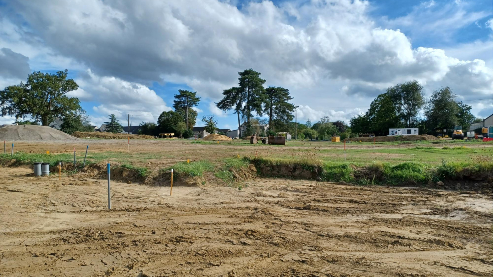 Terrain constructible de 517m2 à Soulaire-et-Bourg