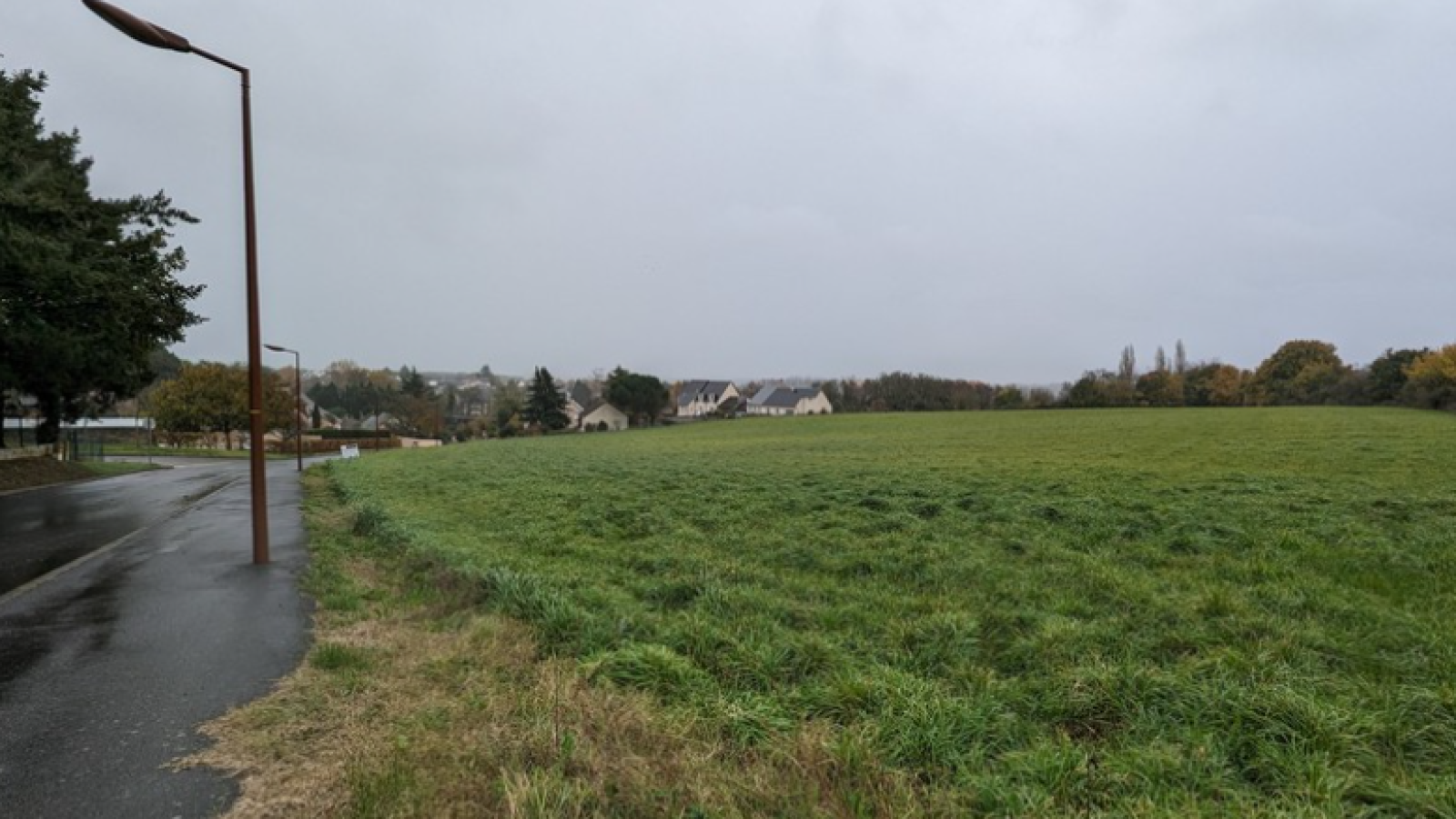 Terrain constructible de 413m2 à Azay-le-Rideau