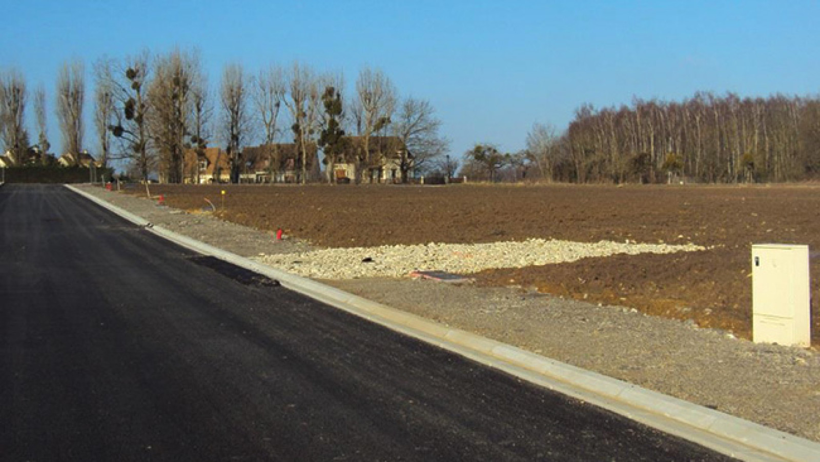 Terrain constructible de 501m2 à Neuville-de-Poitou