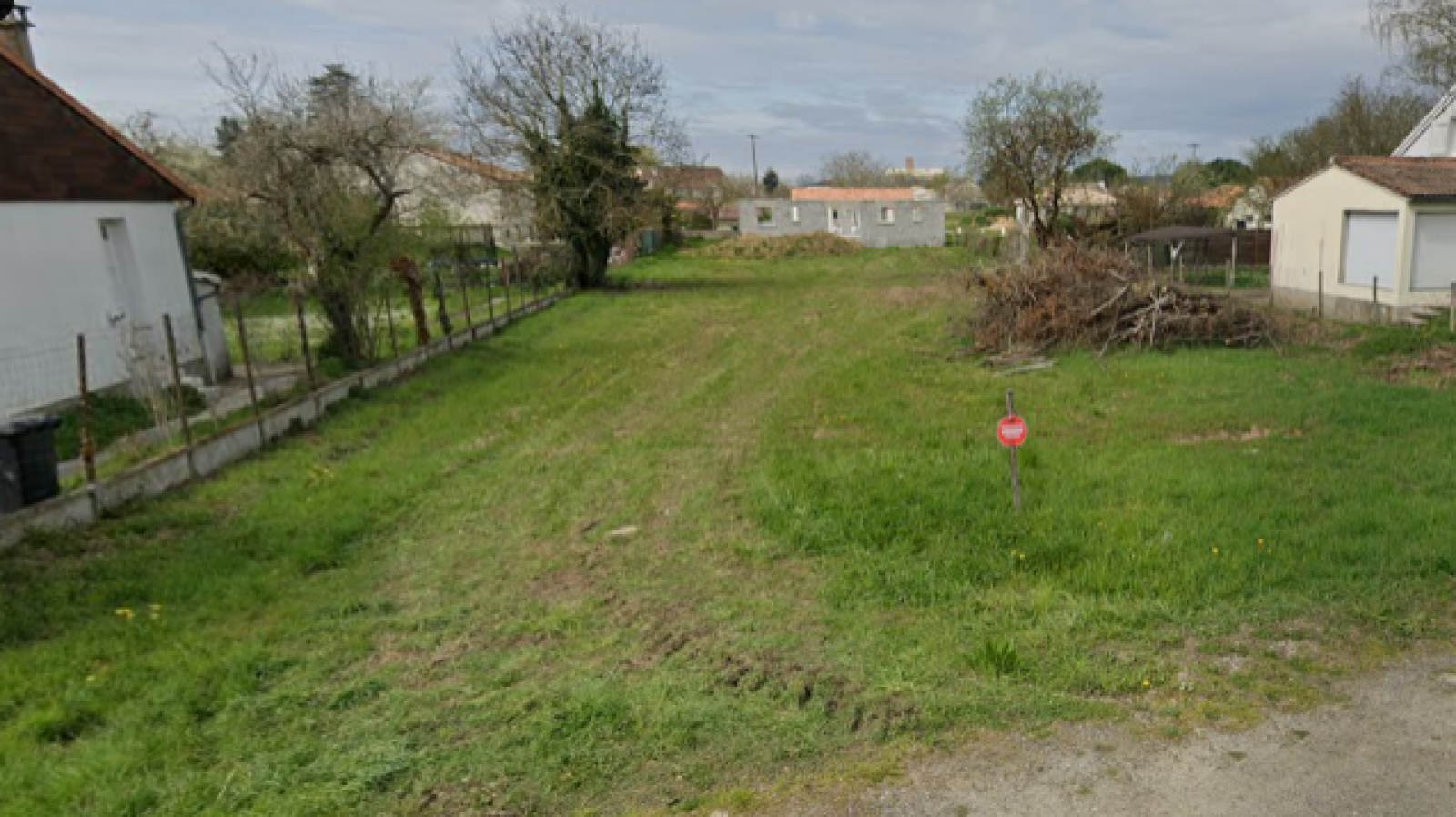Terrain constructible de 416m2 à Chasseneuil-du-Poitou